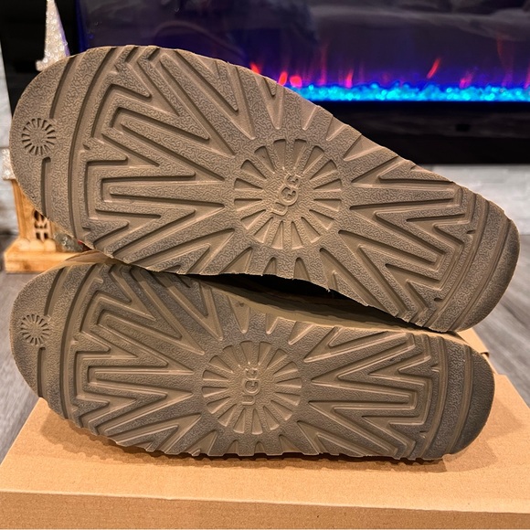 UGG W CLASSIC ULTRA MINI PLATFORM- 7 - Picture 4 of 7